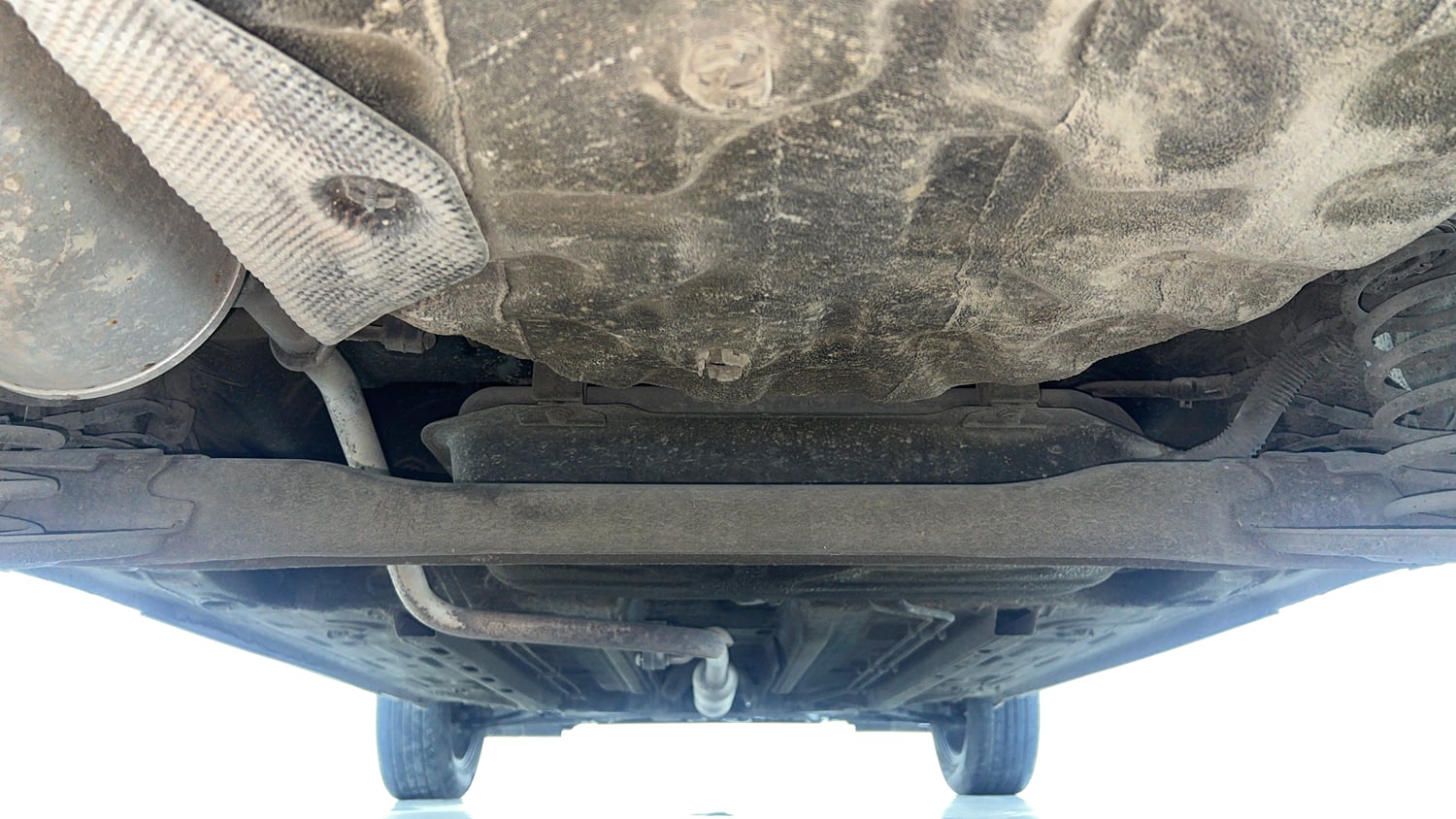 Used 2021 Nissan Magnite XV Dual Tone Petrol Manual extra REAR UNDERBODY VIEW (TAKEN FROM REAR)