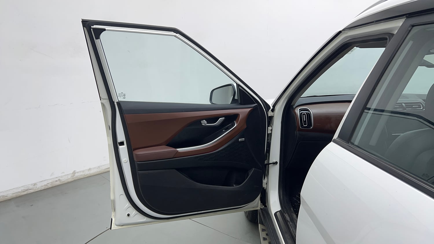 Used 2022 Hyundai Alcazar Platinum (O) 7 Seater 1.5 Diesel AT Diesel Automatic interior LEFT FRONT DOOR OPEN VIEW
