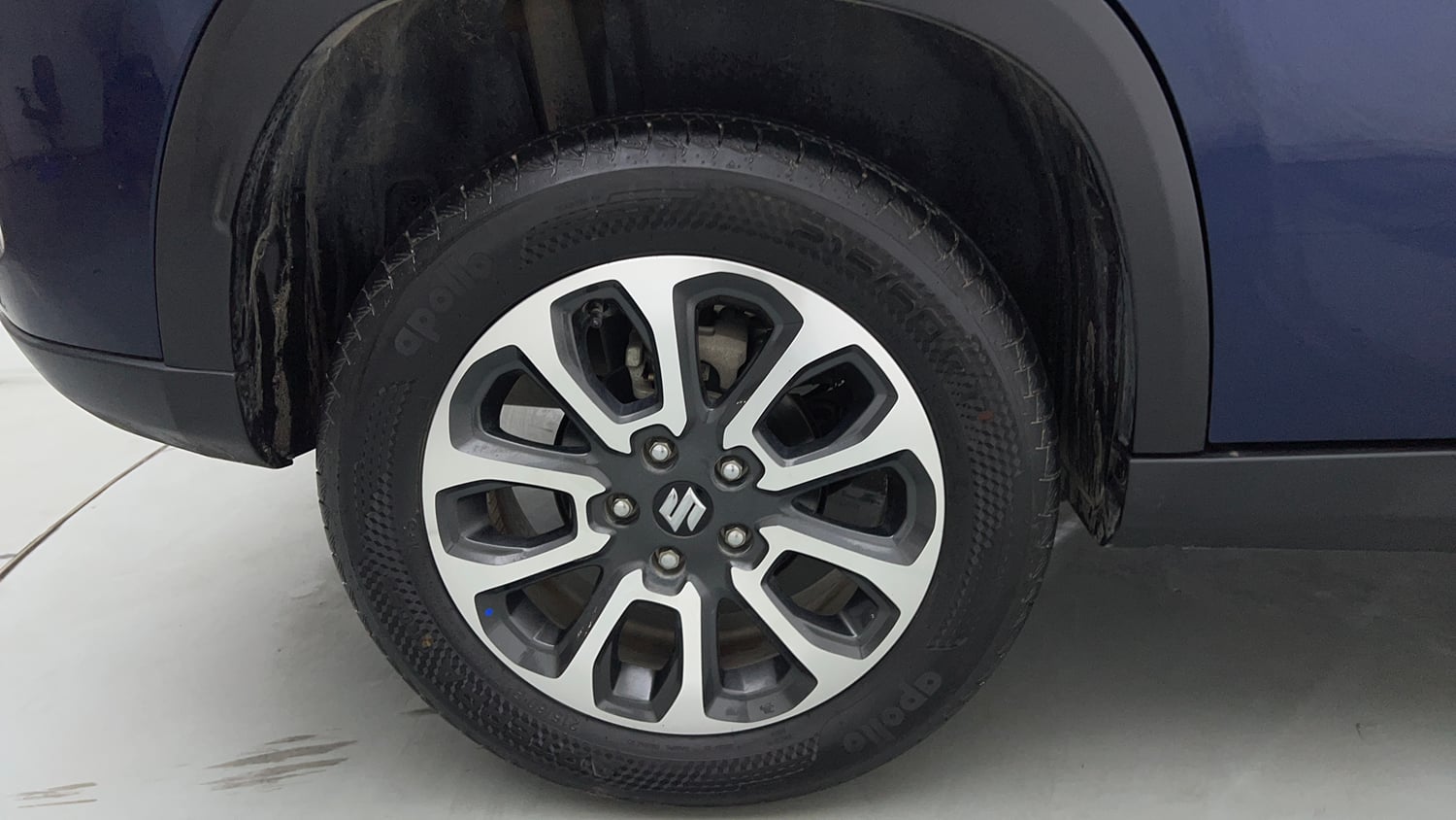 Used 2024 Maruti Suzuki Grand Vitara Zeta Smart Hybrid Petrol Manual tyres RIGHT REAR TYRE RIM VIEW