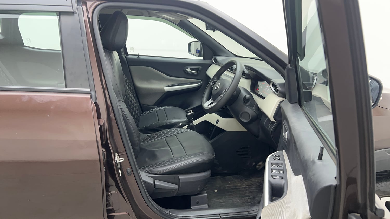 Used 2021 Nissan Magnite XV Dual Tone Petrol Manual interior RIGHT SIDE FRONT DOOR CABIN VIEW