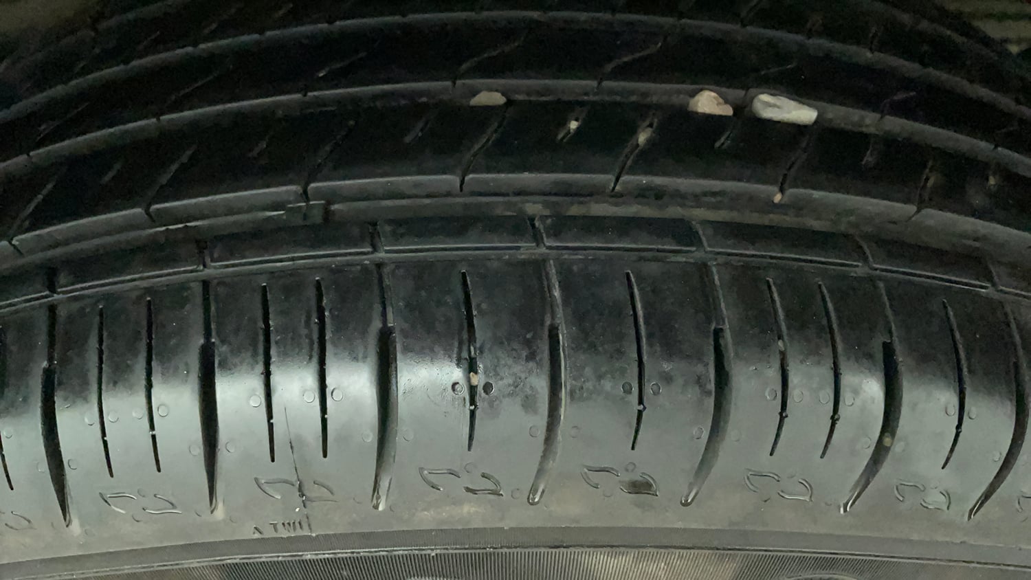 Used 2019 Mahindra XUV500 W7 Diesel Manual tyres LEFT REAR TYRE TREAD VIEW