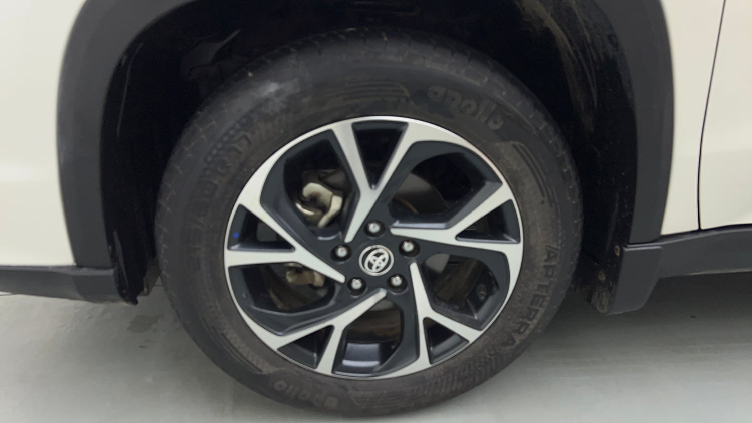 Used 2024 Toyota Urban Cruiser Hyryder V AT NeoDrive Petrol Automatic tyres LEFT FRONT TYRE RIM VIEW