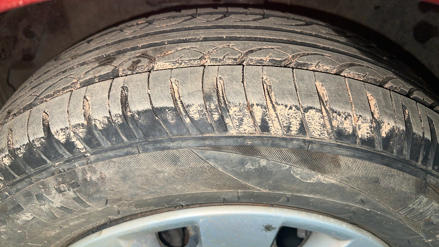 Used 2013 Hyundai i20 Magna (O) 1.2 Petrol Manual tyres LEFT FRONT TYRE TREAD VIEW