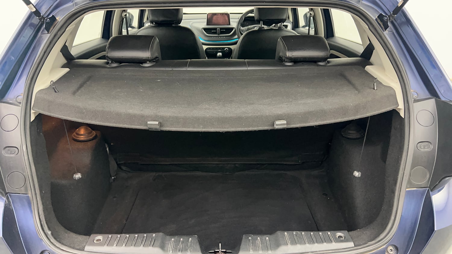 Used 2023 Tata Altroz XZ Petrol Petrol Manual interior DICKY INSIDE VIEW