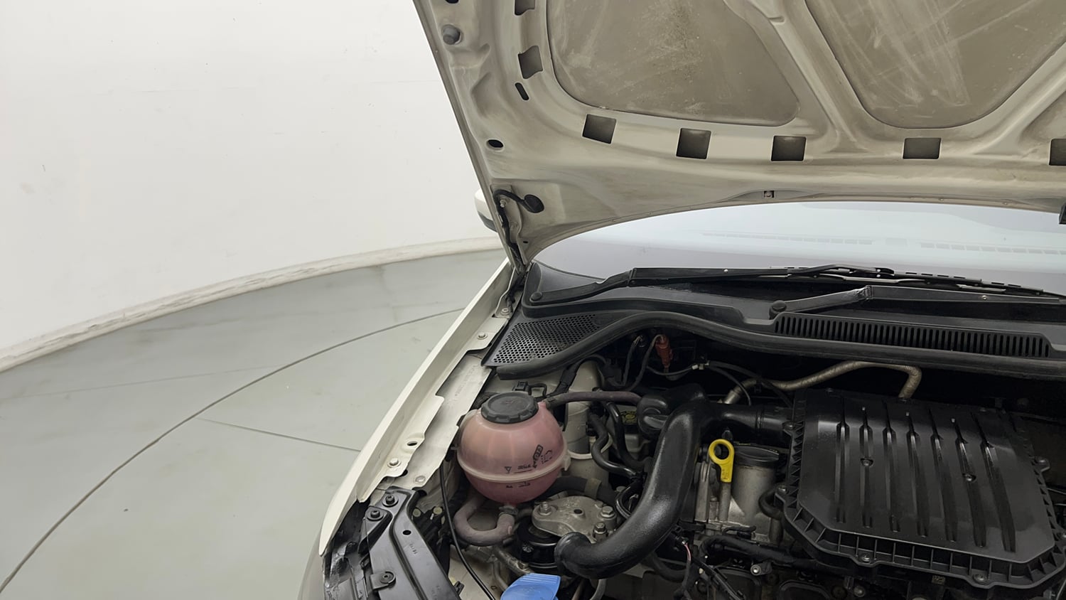 Used 2018 Volkswagen Polo Comfortline 1.0L (P) Petrol Manual engine ENGINE RIGHT SIDE HINGE & APRON VIEW