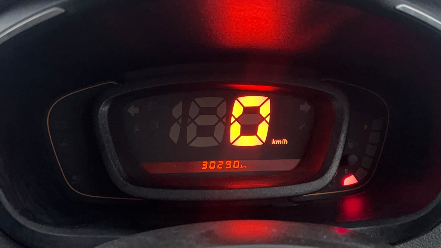 Used 2017 Renault Kwid 1.0 RXT Opt Petrol Manual interior CLUSTERMETER VIEW