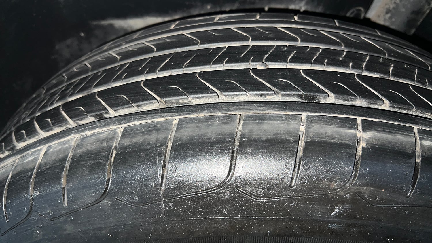 Used 2024 Maruti Suzuki Grand Vitara Zeta Smart Hybrid Petrol Manual tyres LEFT REAR TYRE TREAD VIEW