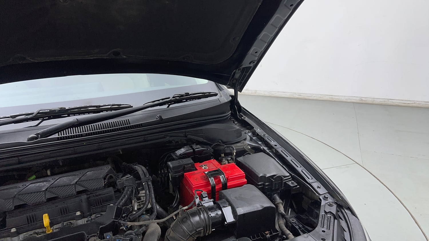 Used 2023 Hyundai Verna SX (O) 1.5 Petrol IVT Petrol Automatic engine ENGINE LEFT SIDE HINGE & APRON VIEW
