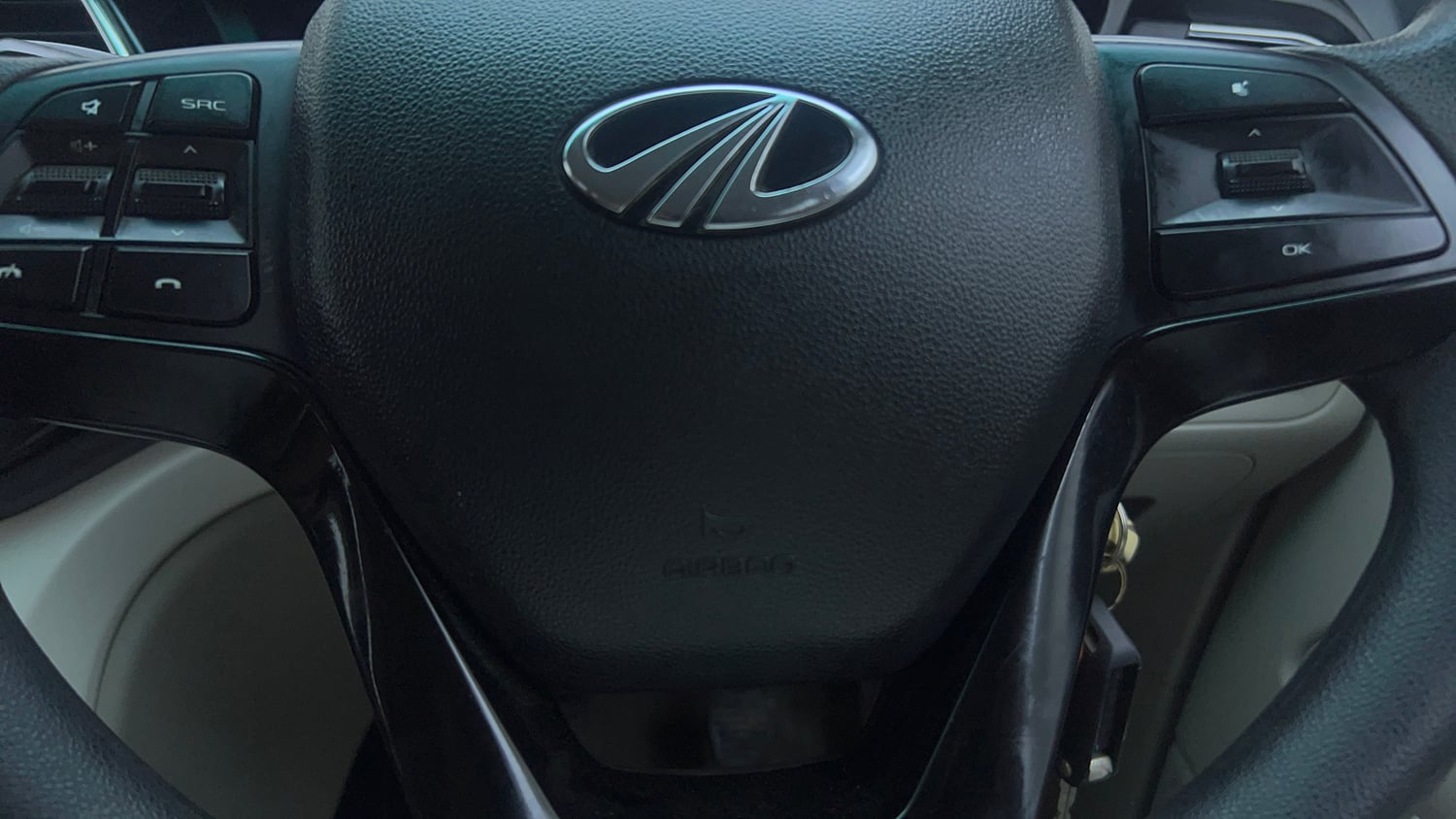 Used 2019 Mahindra Marazzo M6 7 STR Diesel Manual top_features Airbags