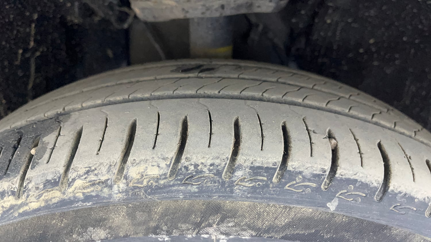 Used 2024 Tata Altroz XZA Plus (S) Lux Petrol Petrol Automatic tyres RIGHT FRONT TYRE TREAD VIEW
