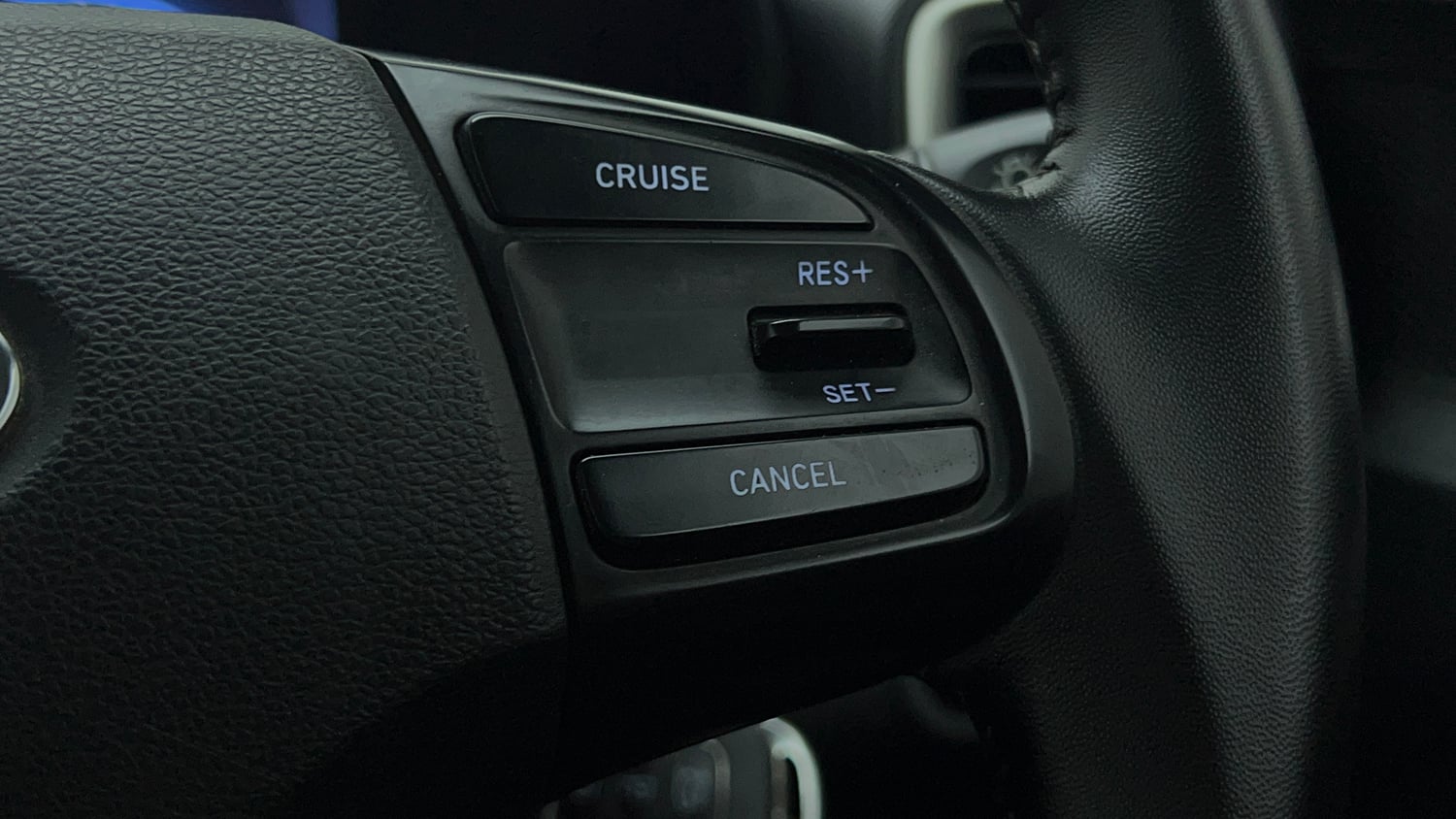 Used 2020 Hyundai Venue SX 1.4 CRDi Diesel Manual top_features Cruise control