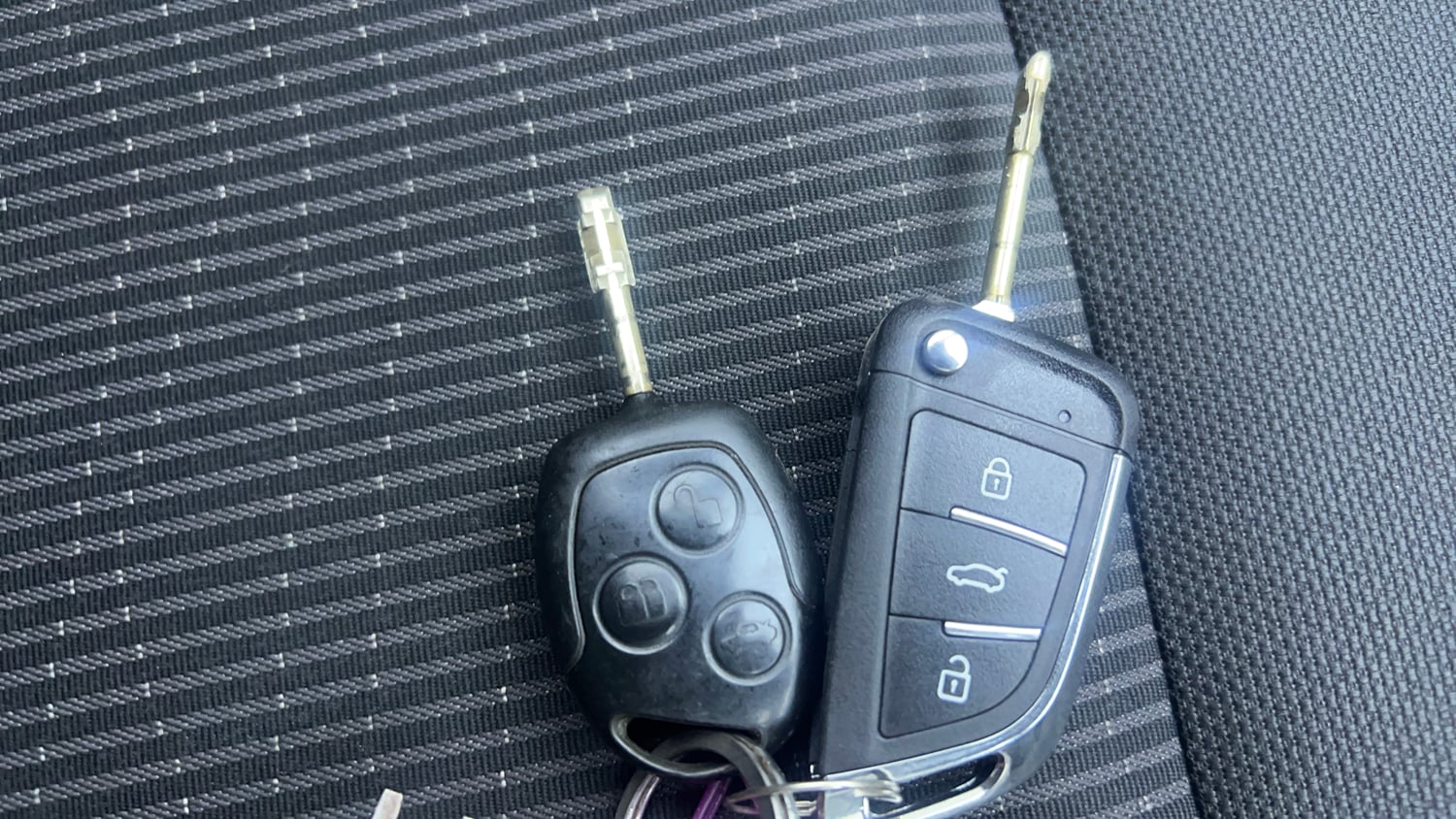 Used 2014 Ford Figo Duratec Petrol ZXI 1.2 Petrol Manual extra CAR KEY VIEW