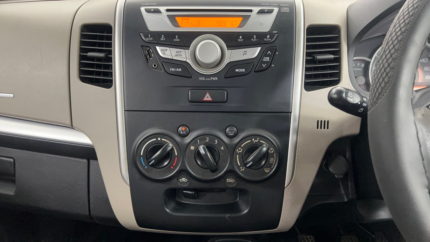 Used 2014 Maruti Suzuki Wagon R 1.0 VXI Petrol + CNG (Outside Fitted) Cng Manual interior MUSIC SYSTEM & AC CONTROL VIEW