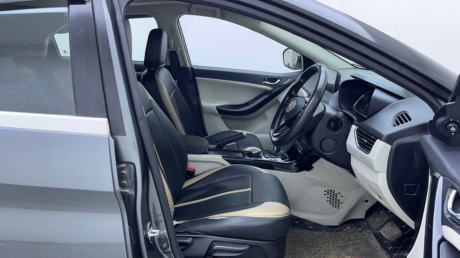 Used 2020 Tata Nexon XZA Plus (O) Dual Tone Petrol Automatic interior RIGHT SIDE FRONT DOOR CABIN VIEW