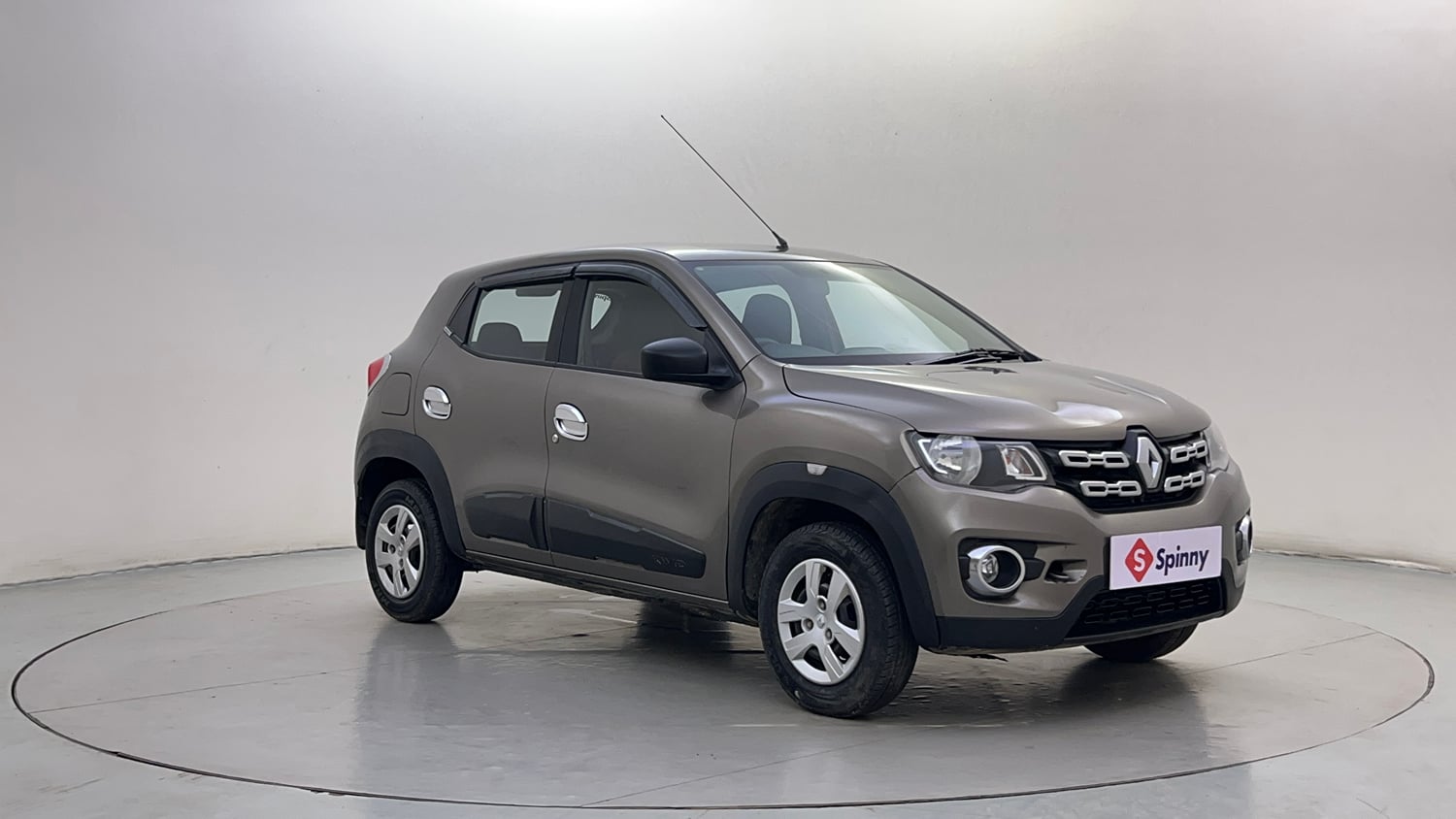 Used 2016 Renault Kwid RXT Petrol Manual exterior RIGHT FRONT CORNER VIEW