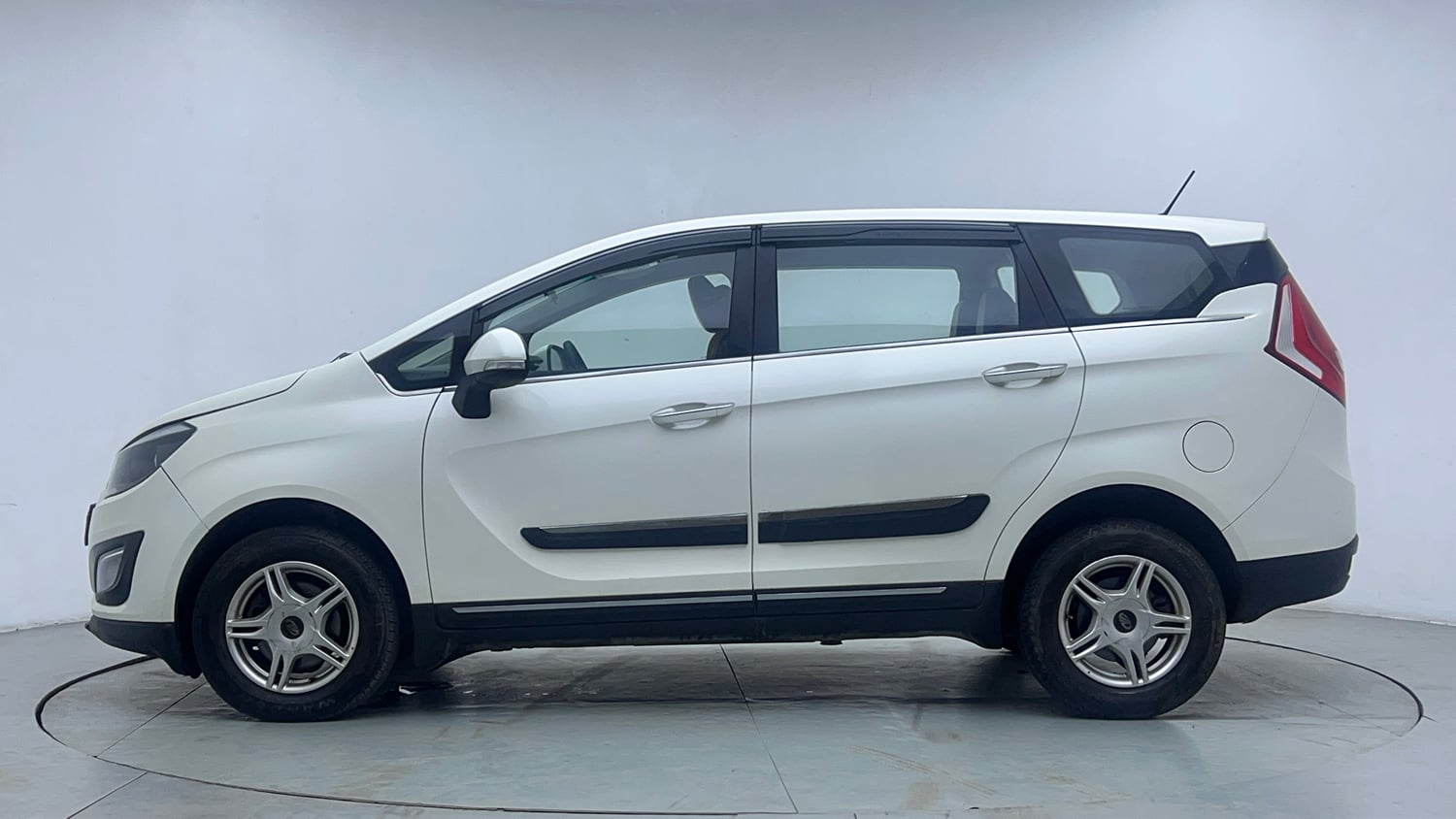 Used 2019 Mahindra Marazzo M6 7 STR Diesel Manual exterior LEFT SIDE VIEW