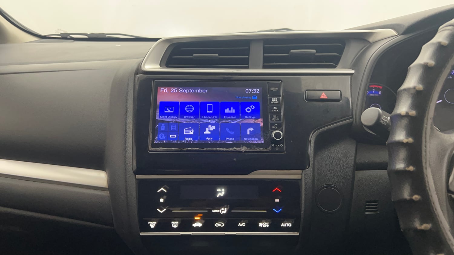 Used 2019 Honda WR-V VX MT Petrol Petrol Manual interior MUSIC SYSTEM & AC CONTROL VIEW
