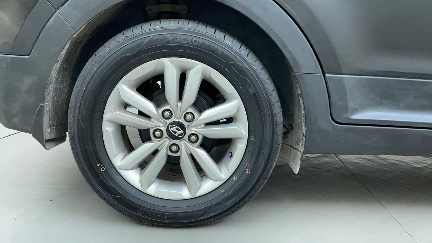 Used 2018 Hyundai Creta 1.6 E+ VTVT Petrol + CNG (Outside Fitted) Cng Manual tyres RIGHT REAR TYRE RIM VIEW