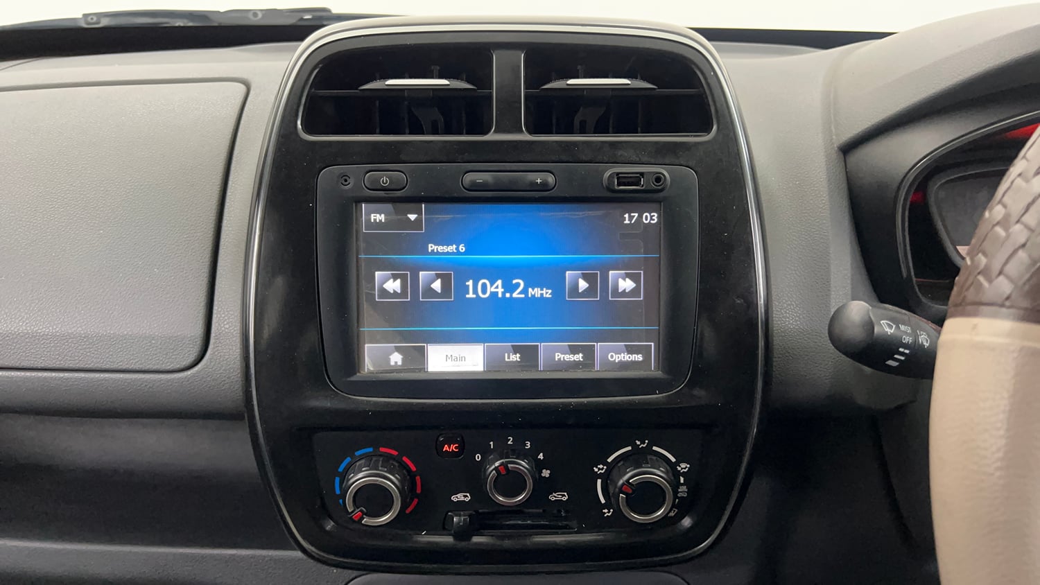 Used 2016 Renault Kwid RXT Petrol Manual interior MUSIC SYSTEM & AC CONTROL VIEW