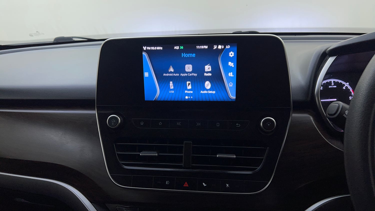 Used 2022 Tata Harrier XT Diesel Manual top_features Touch screen infotainment system
