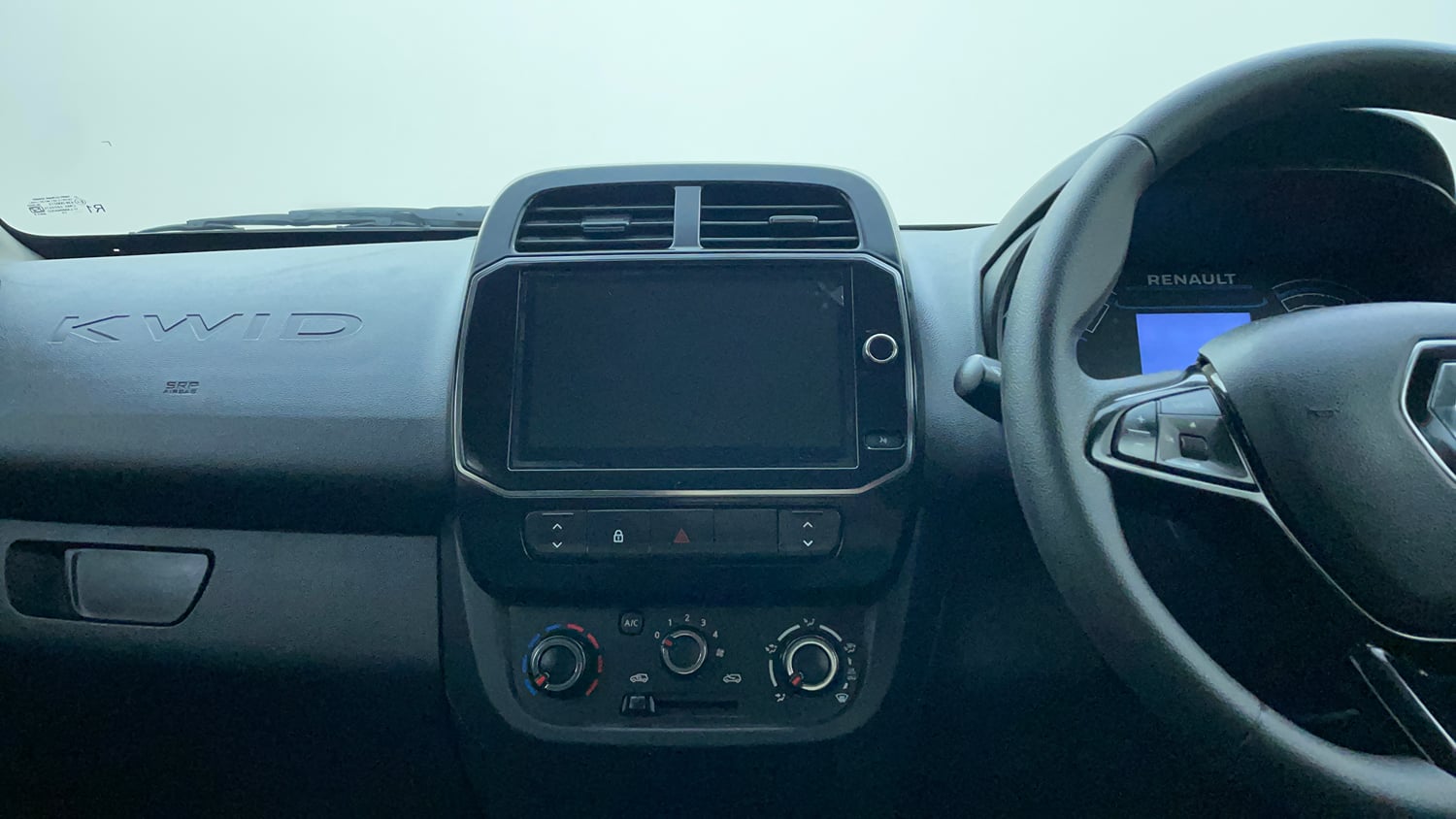 Used 2024 Renault Kwid RXT 1.0L AMT Petrol Automatic interior MUSIC SYSTEM & AC CONTROL VIEW