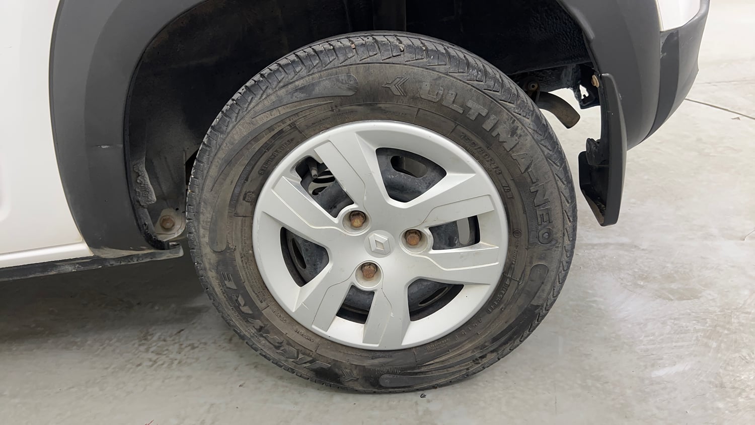 Used 2016 Renault Kwid RXT Petrol Manual tyres LEFT REAR TYRE RIM VIEW