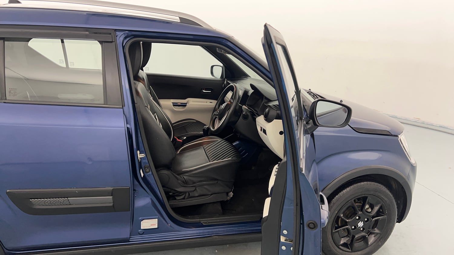 Used 2022 Maruti Suzuki Ignis Alpha 1.2 MT Petrol Manual interior RIGHT SIDE FRONT DOOR CABIN VIEW