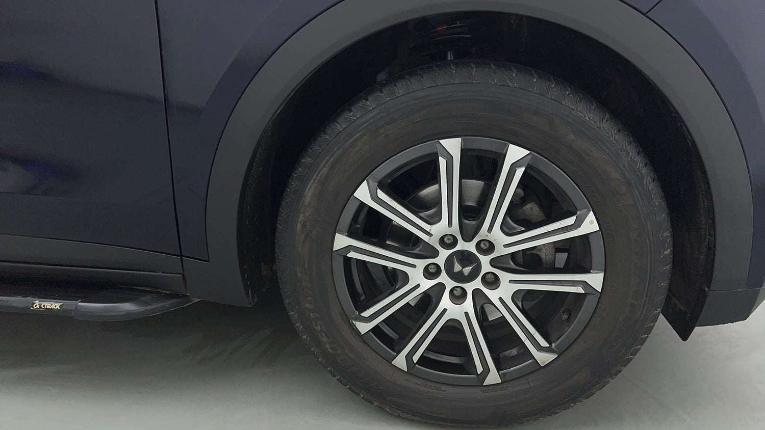 Used 2024 Mahindra XUV700 AX 7 Luxury Pack Petrol AT 7 STR Petrol Automatic tyres RIGHT FRONT TYRE RIM VIEW
