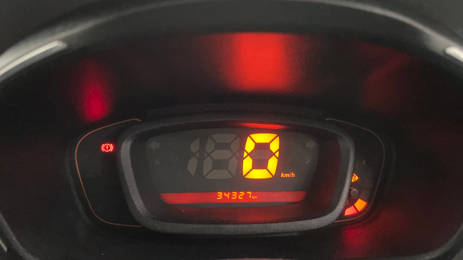 Used 2016 Renault Kwid RXT Petrol Manual interior CLUSTERMETER VIEW