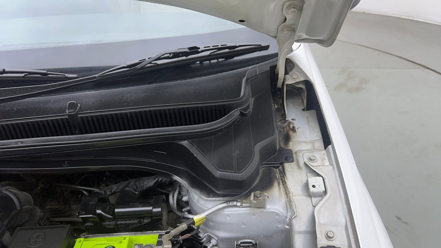 Used 2021 Hyundai New i20 Asta (O) 1.0 Turbo DCT Petrol Automatic engine ENGINE LEFT SIDE HINGE & APRON VIEW