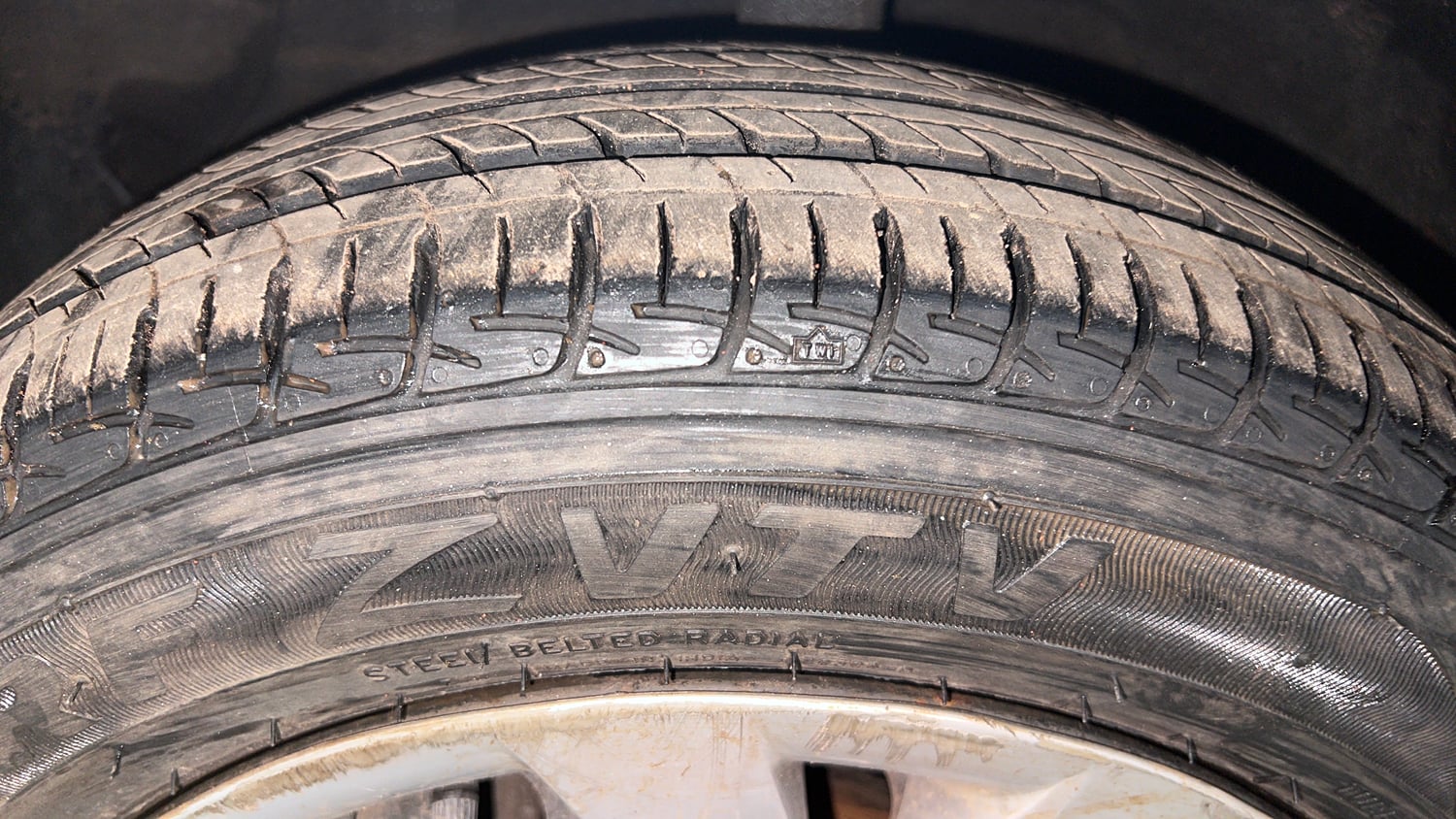 Used 2013 Hyundai Grand i10 Sportz 1.2 Kappa VTVT Petrol Manual tyres LEFT FRONT TYRE TREAD VIEW