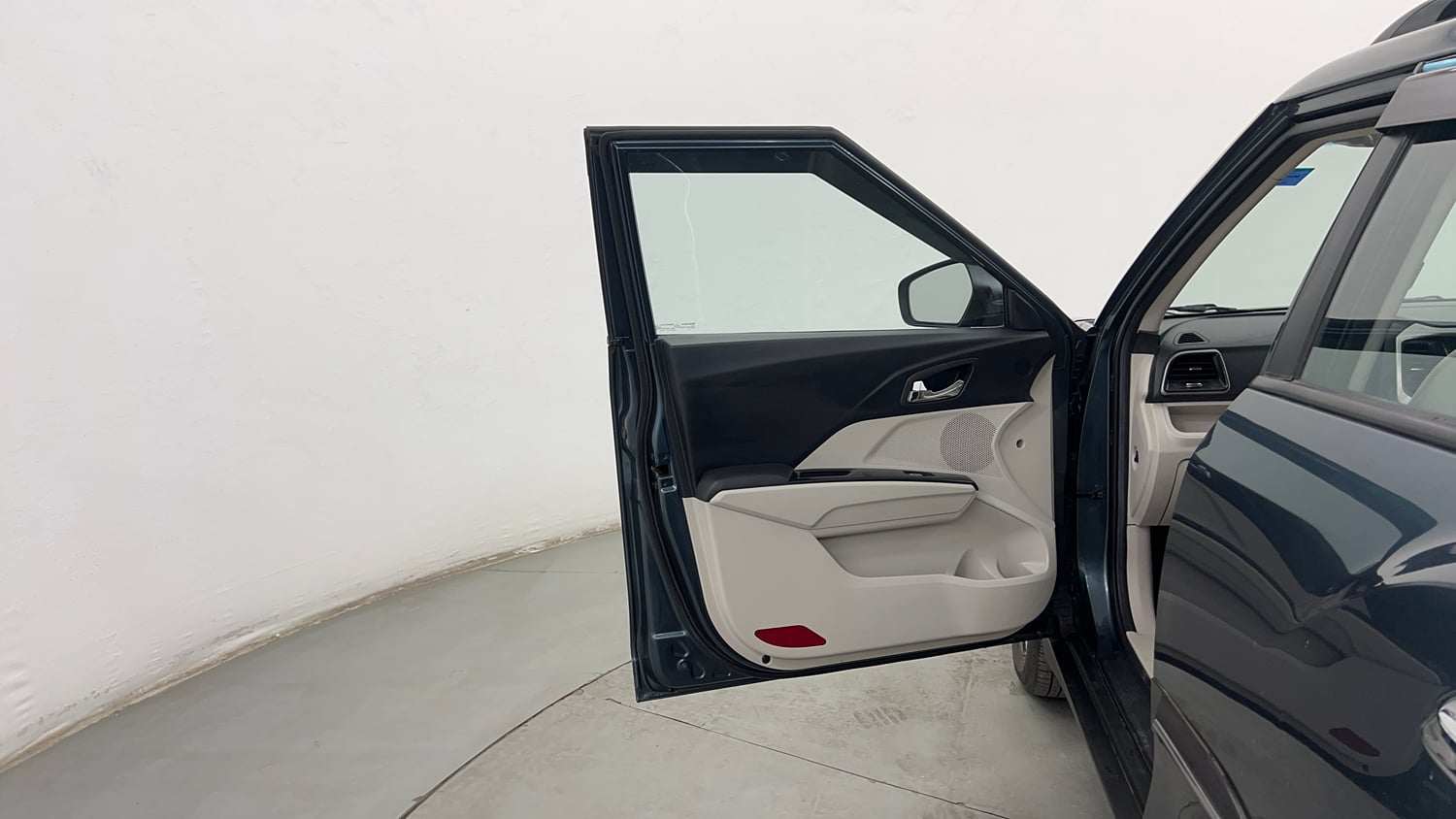Used 2023 Mahindra XUV 300 W8 (O) 1.2 Petrol AMT Petrol Automatic interior LEFT FRONT DOOR OPEN VIEW
