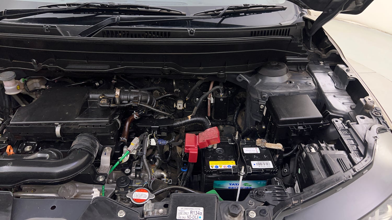 Used 2023 Maruti Suzuki Brezza Zxi Plus Dual Tone Petrol Manual engine ENGINE LEFT SIDE HINGE & APRON VIEW