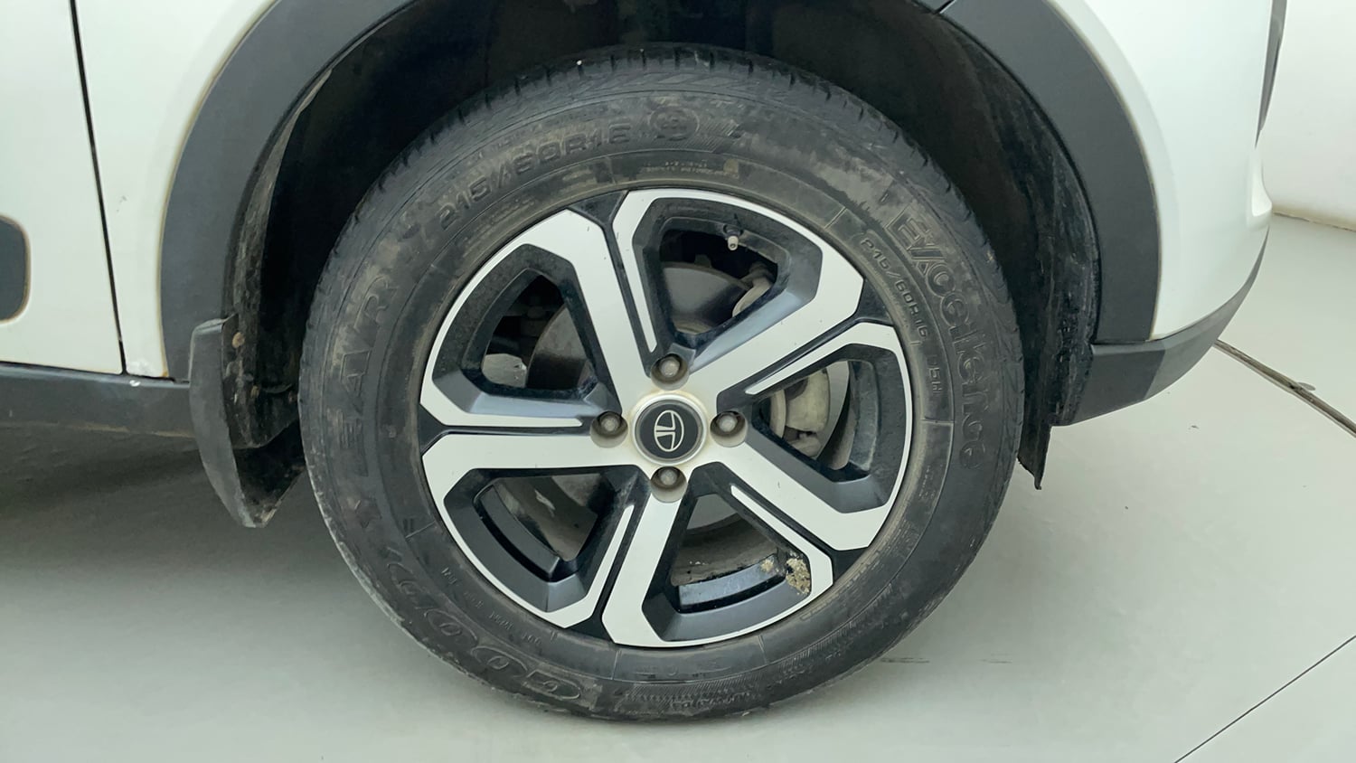 Used 2021 Tata Nexon XZA Plus Diesel Diesel Automatic tyres RIGHT FRONT TYRE RIM VIEW