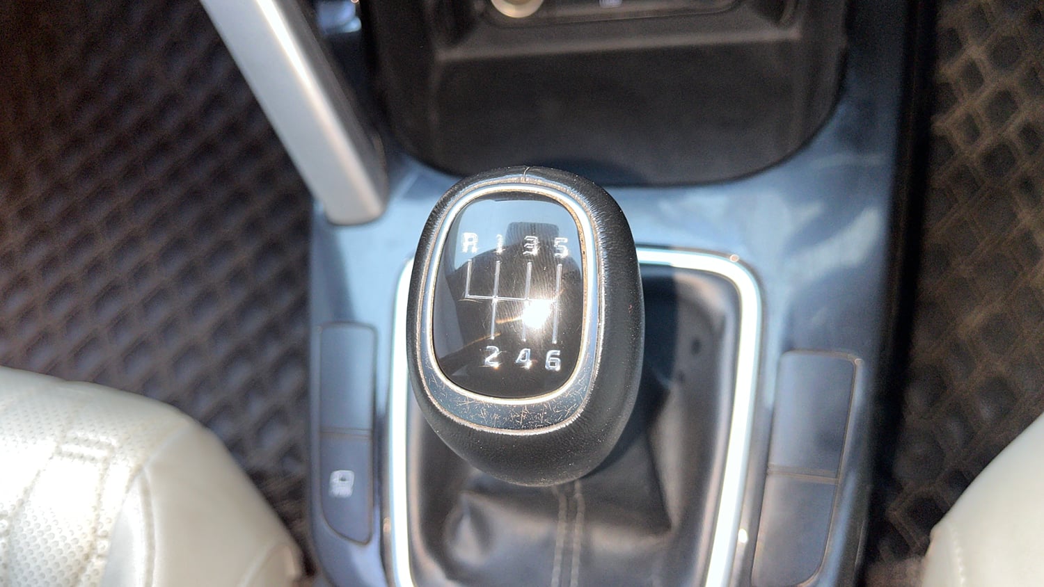Used 2021 Kia Seltos HTX 1.5 Diesel Diesel Manual interior GEAR  KNOB VIEW