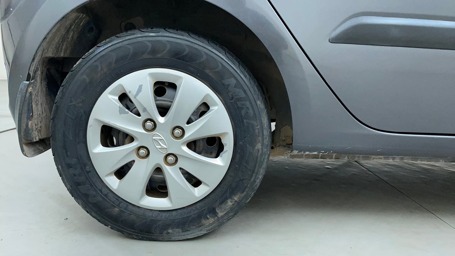 Used 2012 Hyundai i10 Magna 1.1 iRDE2 Petrol Manual tyres RIGHT REAR TYRE RIM VIEW