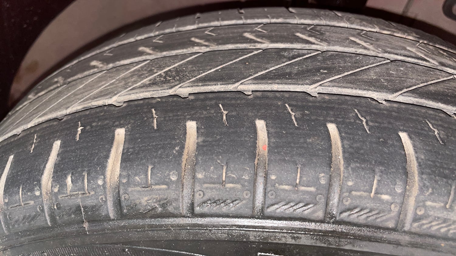 Used 2012 Ford Figo Duratorq Diesel EXI 1.4 Diesel Manual tyres RIGHT FRONT TYRE TREAD VIEW