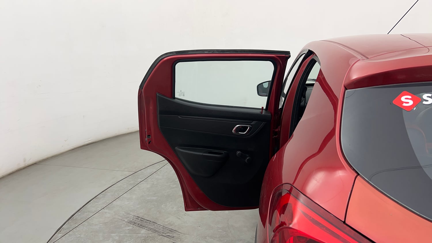 Used 2018 Renault Kwid 1.0 RXT AMT Opt Petrol Automatic interior LEFT REAR DOOR OPEN VIEW