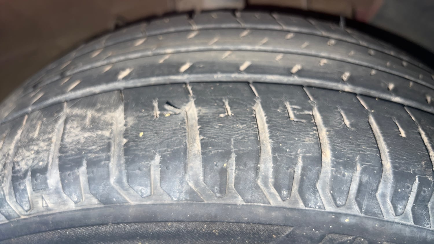 Used 2021 Hyundai Verna SX (O) 1.0 Turbo DCT Petrol Automatic tyres RIGHT FRONT TYRE TREAD VIEW