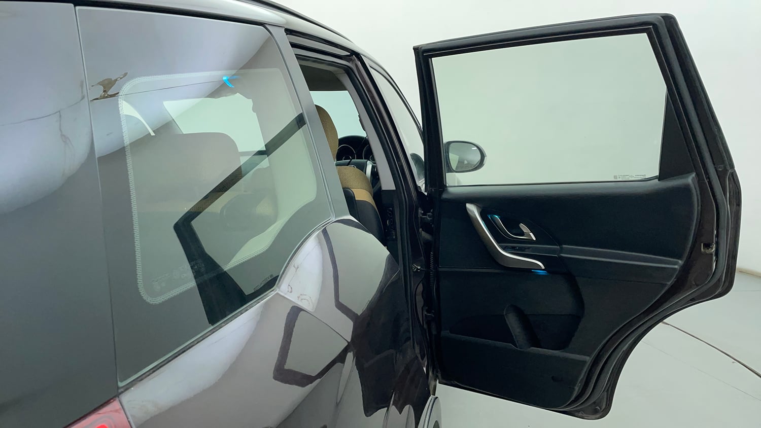 Used 2019 Mahindra XUV500 W7 Diesel Manual interior RIGHT REAR DOOR OPEN VIEW