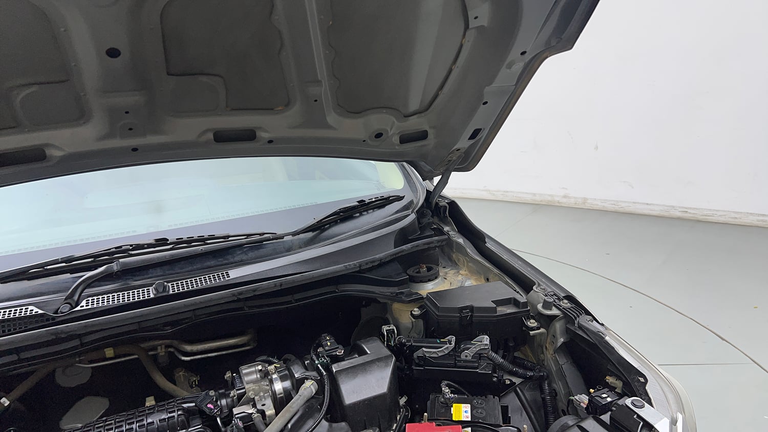 Used 2021 Honda Amaze 1.2 VX CVT Petrol Petrol Automatic engine ENGINE LEFT SIDE HINGE & APRON VIEW