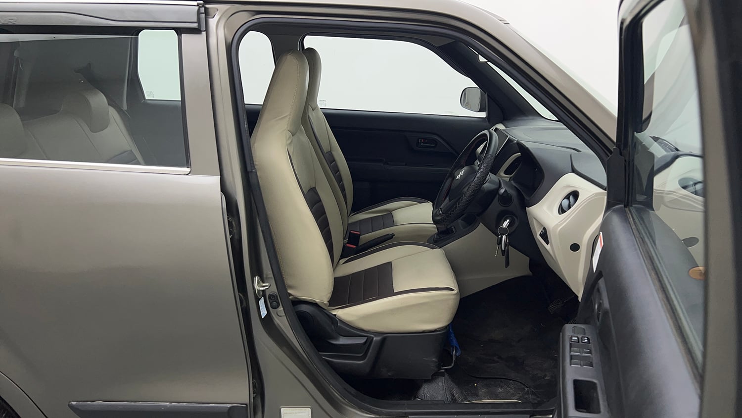 Used 2020 Maruti Suzuki Wagon R LXi (O) 1.0 CNG Cng Manual interior RIGHT SIDE FRONT DOOR CABIN VIEW