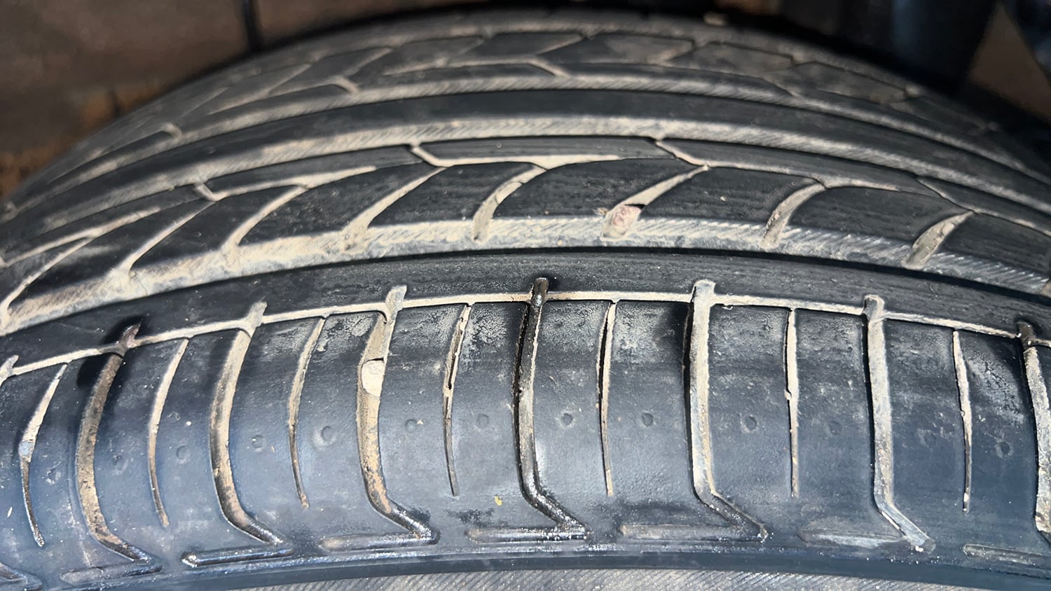 Used 2018 Hyundai Elite i20 Asta 1.4 (O) CRDi Diesel Manual tyres LEFT REAR TYRE TREAD VIEW