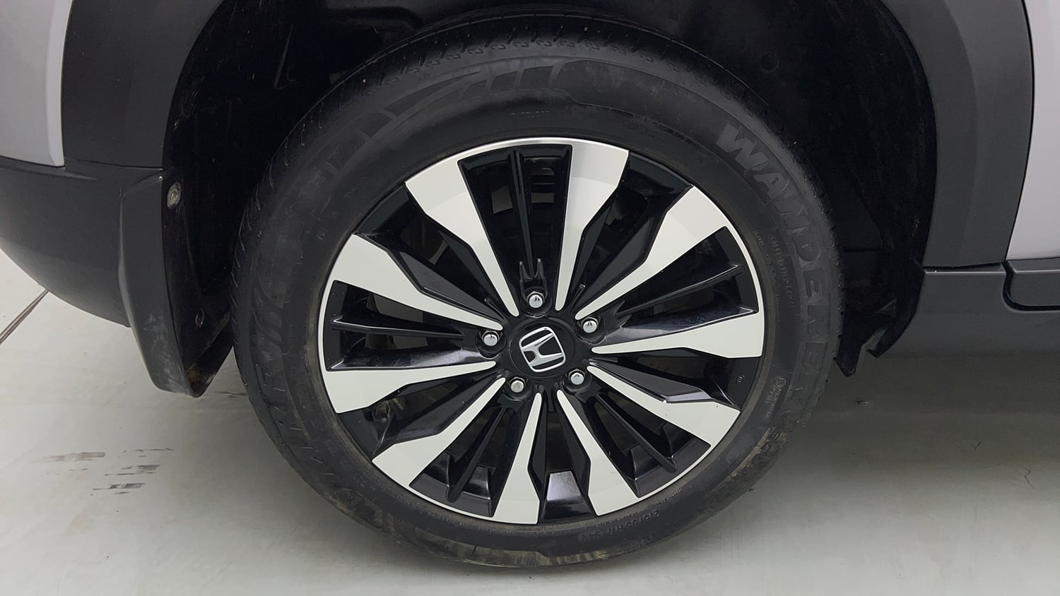 Used 2025 Honda Elevate ZX CVT Petrol Automatic tyres RIGHT REAR TYRE RIM VIEW