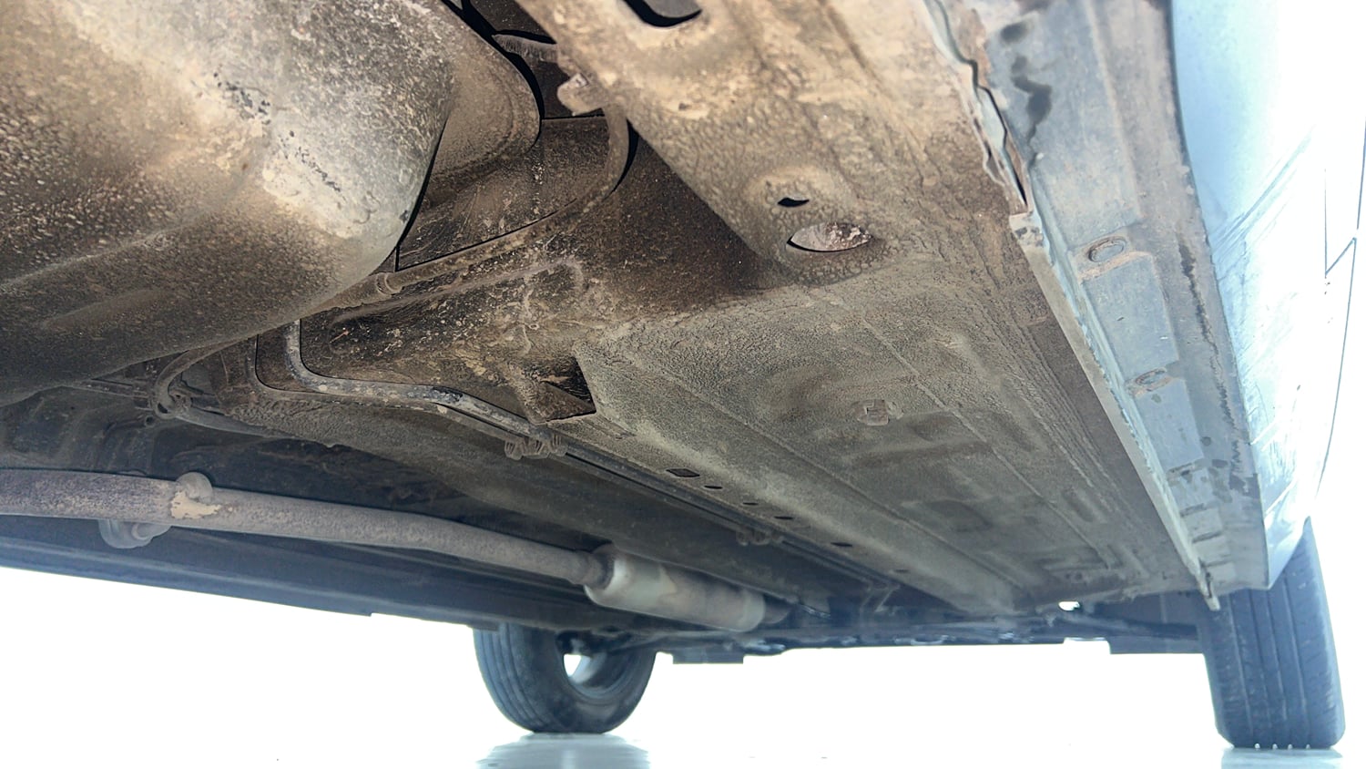 Used 2021 Nissan Magnite XV Dual Tone Petrol Manual extra REAR RIGHT UNDERBODY VIEW