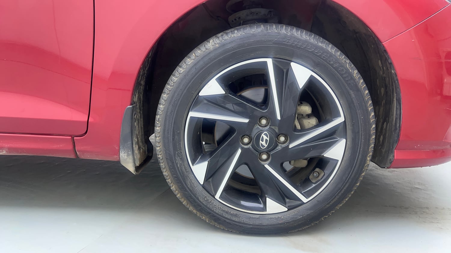 Used 2021 Hyundai Verna SX (O) 1.0 Turbo DCT Petrol Automatic tyres RIGHT FRONT TYRE RIM VIEW
