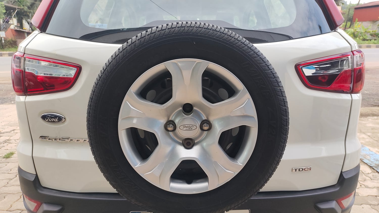 Used 2017 Ford EcoSport Ambiente 1.5L TDCi Diesel Manual tyres SPARE TYRE VIEW