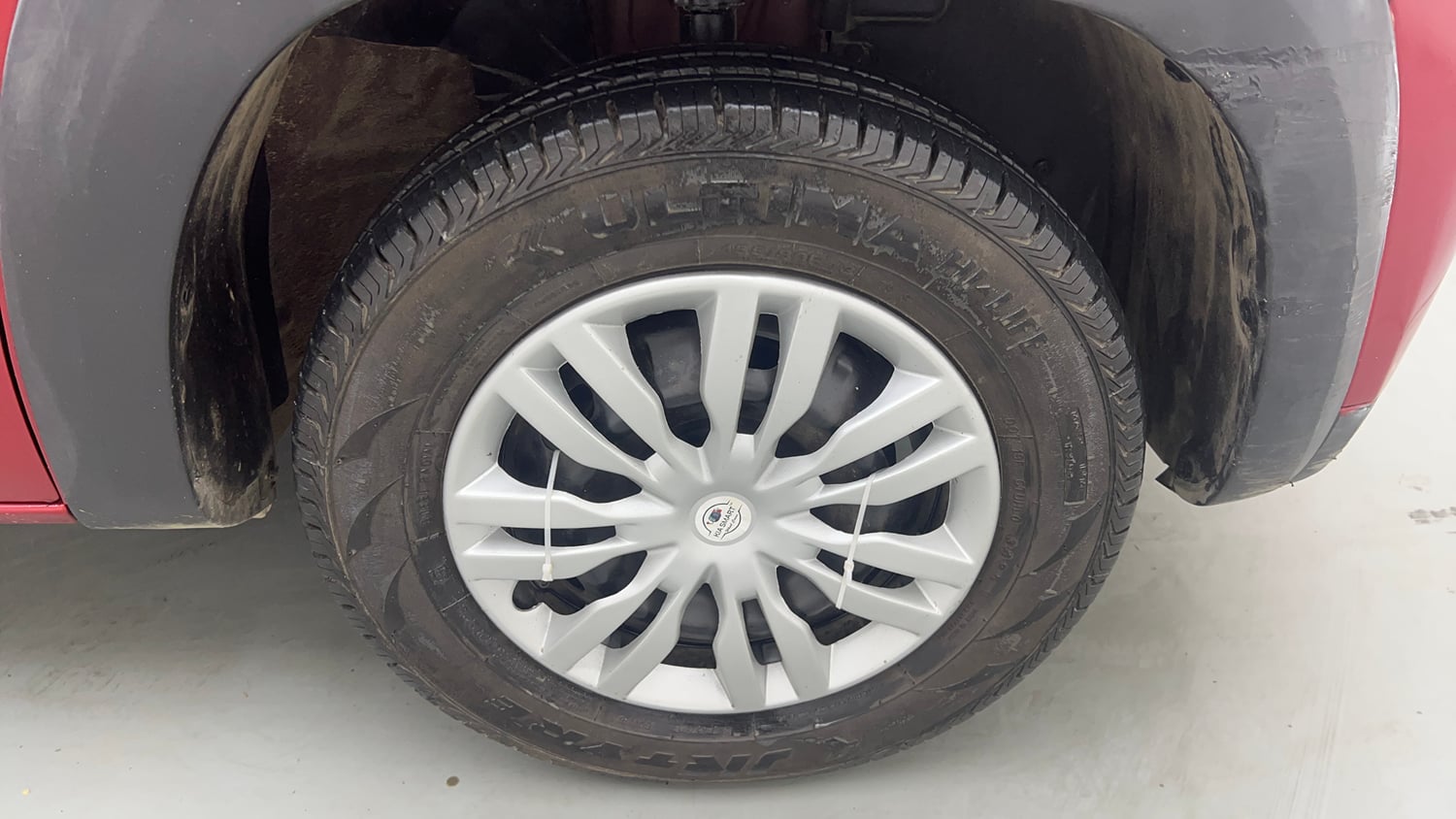 Used 2016 Renault Kwid RXT Petrol Manual tyres RIGHT FRONT TYRE RIM VIEW