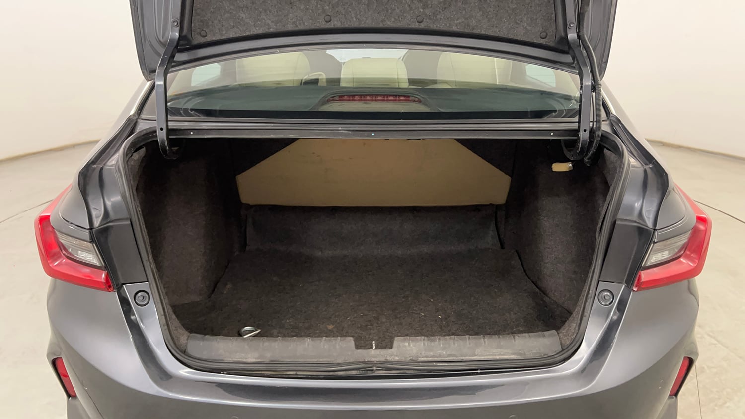 Used 2022 Honda City VX Diesel Diesel Manual interior DICKY INSIDE VIEW