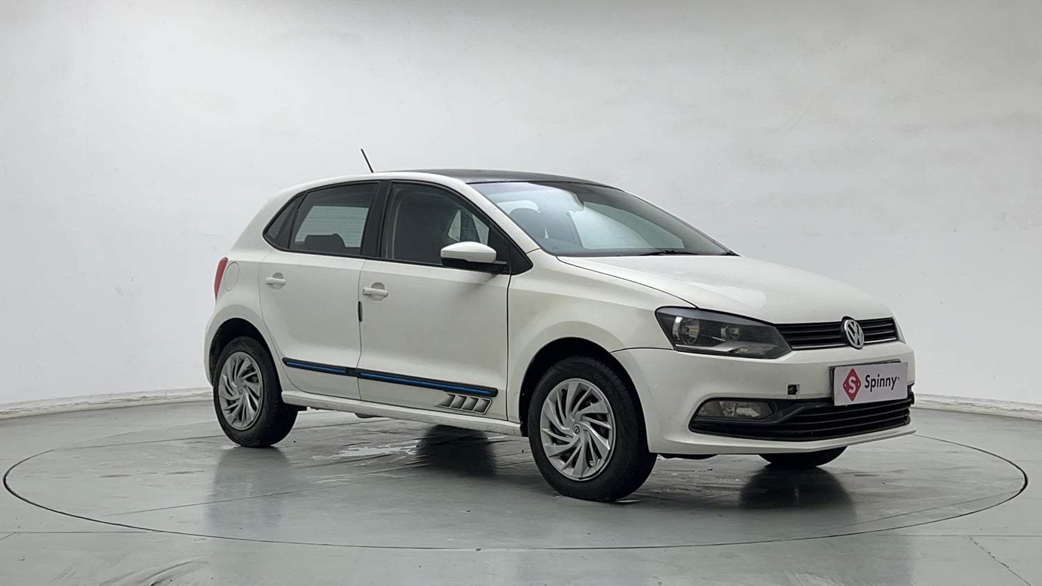 Used 2018 Volkswagen Polo Comfortline 1.0L (P) Petrol Manual exterior RIGHT FRONT CORNER VIEW